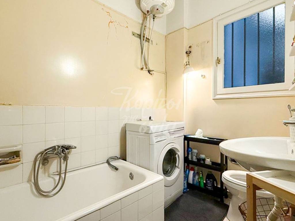 Loytro me mpaniera, physiko photismo kai choro gia plynterio.