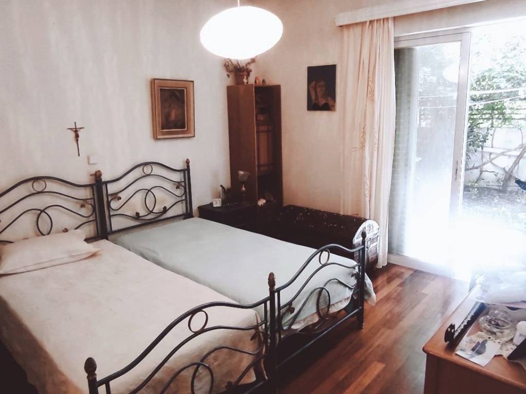 ypnodomatio 1 me esoteriko mpanio. PHoteino me prosbase kepo