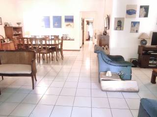 megalo saloni me tzaki