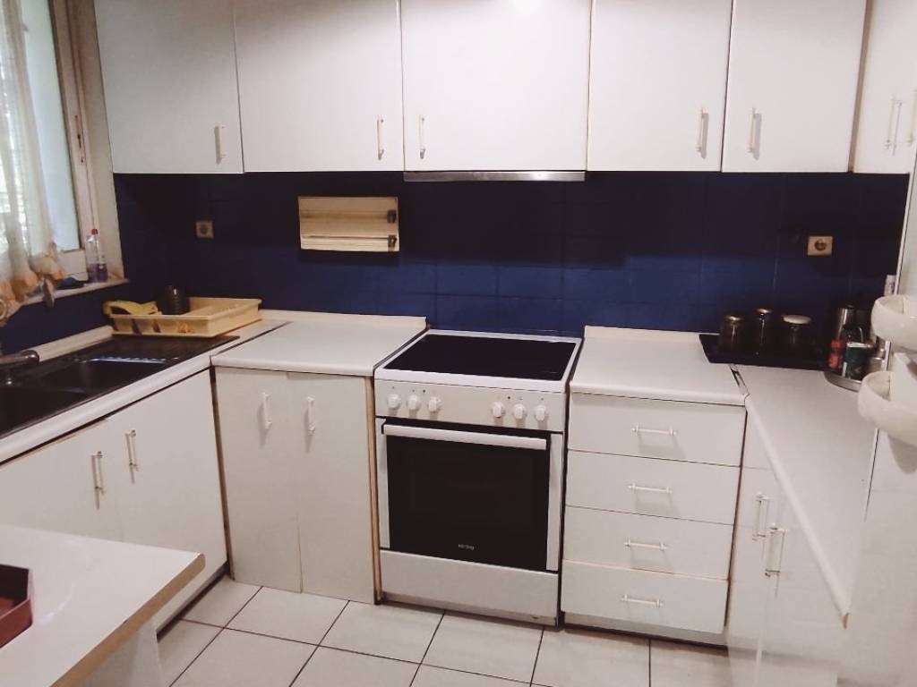 xechoriste koyzina poy mporei omos na enothei me saloni