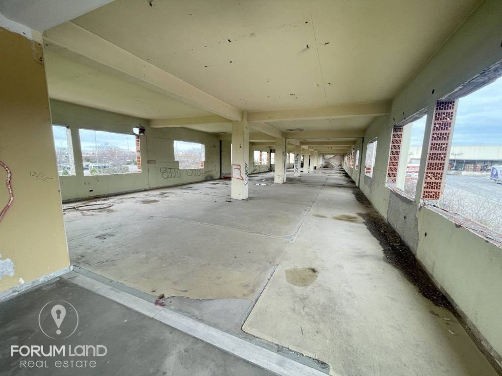 Forumland Real Estate, Esoterike opse