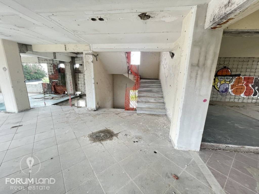 Forumland Real Estate, Esoterike opse