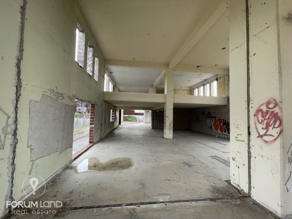 Forumland Real Estate, Esoterike opse