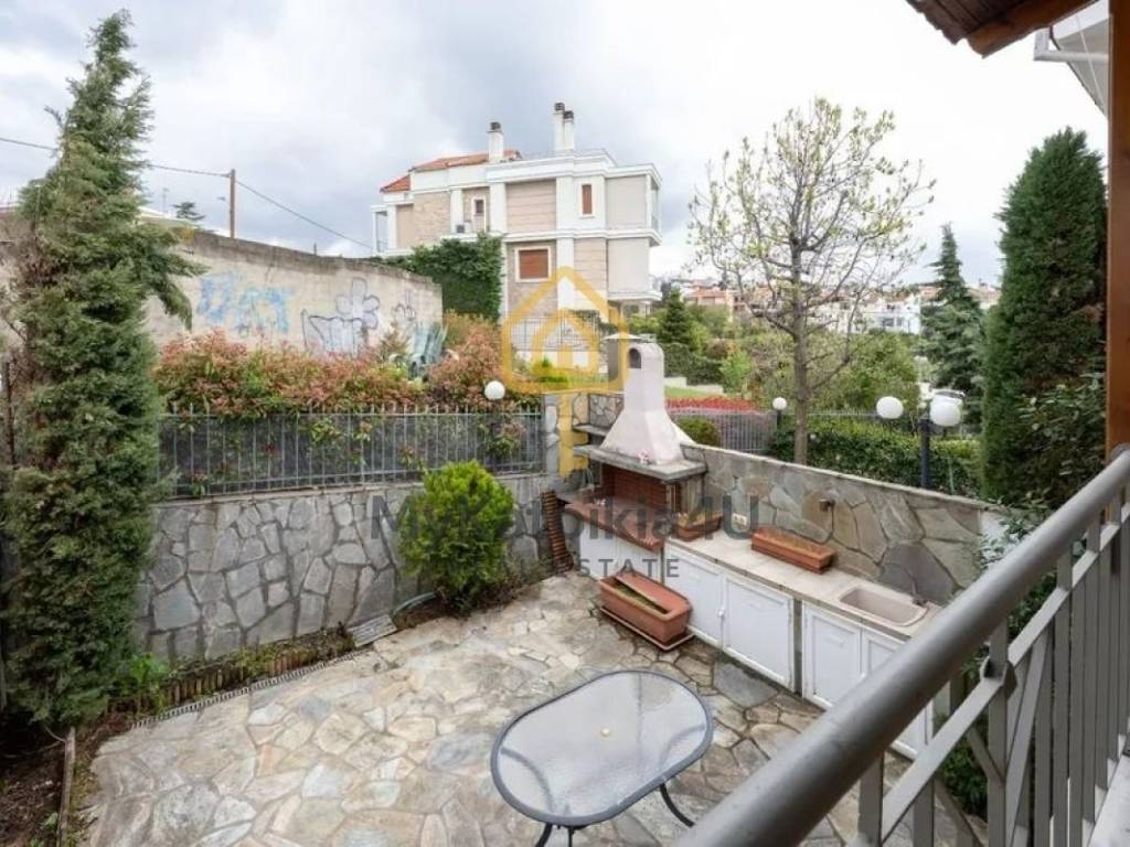 Θέα από μπαλκόνι