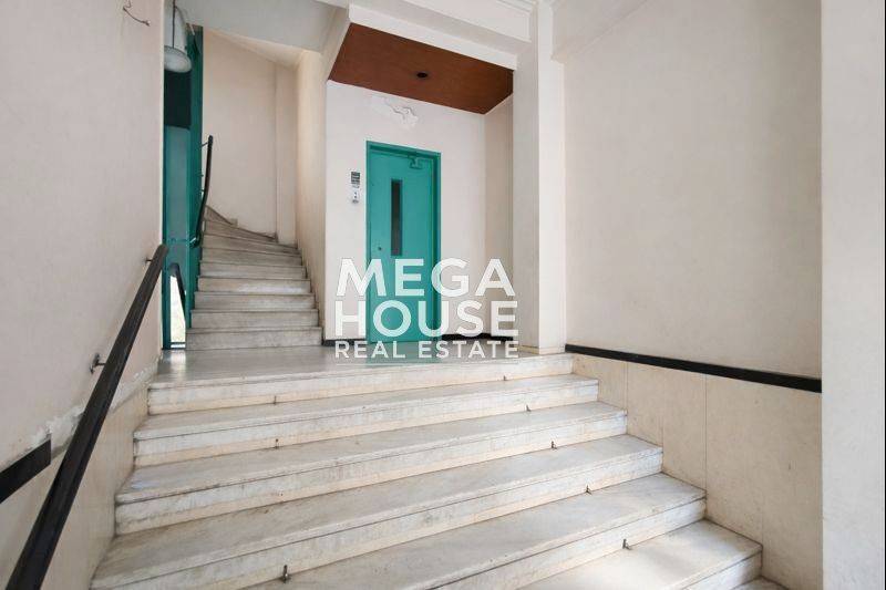 EISODOS POLYKATOIKIAS