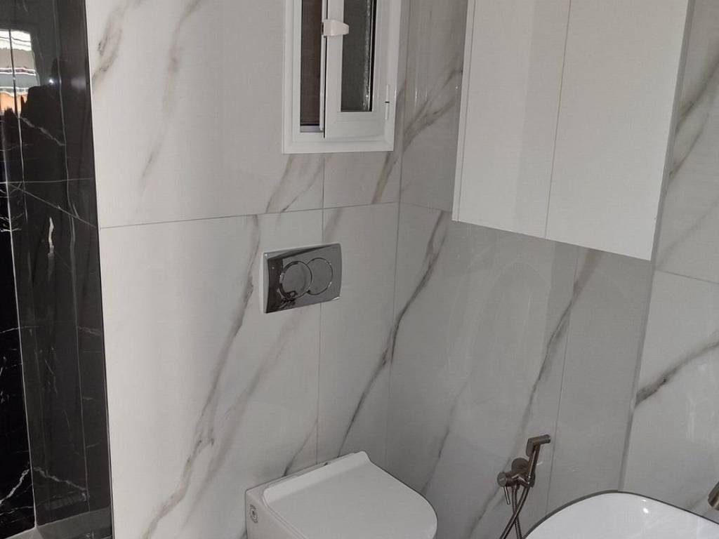 Forumland Real Estate, Μπάνιο