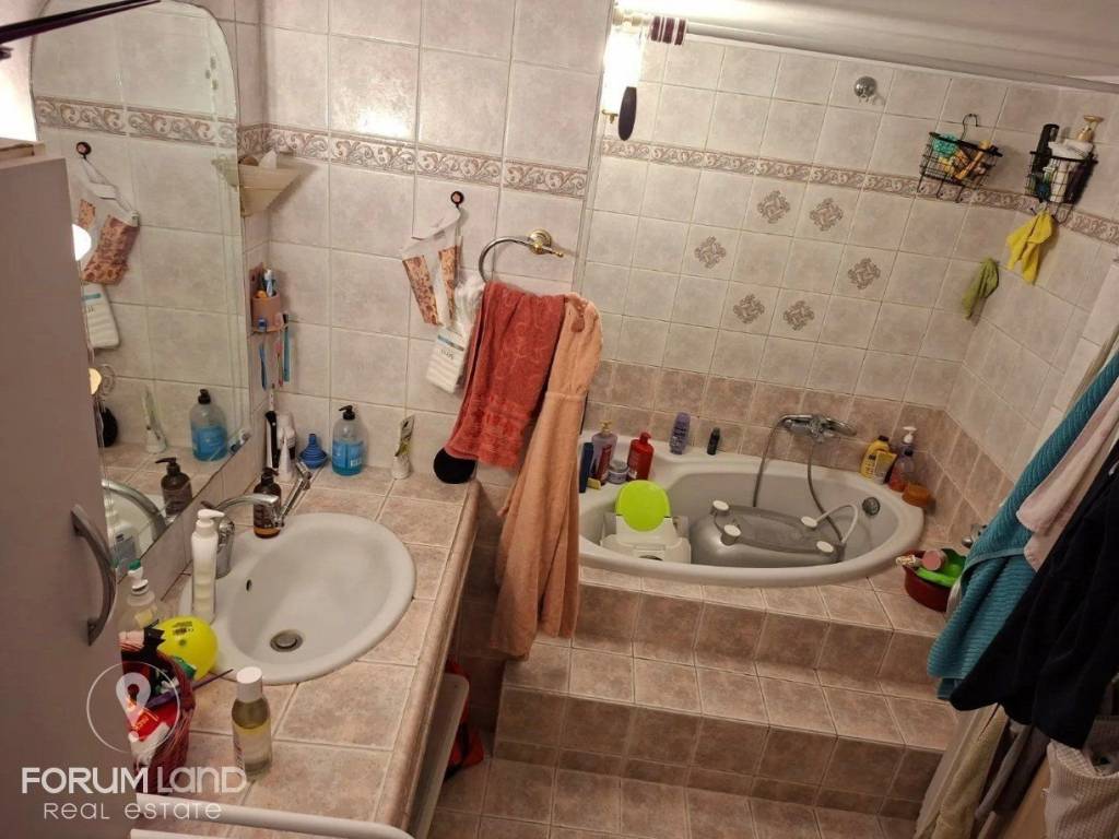 Forumland Real Estate, Μπάνιο