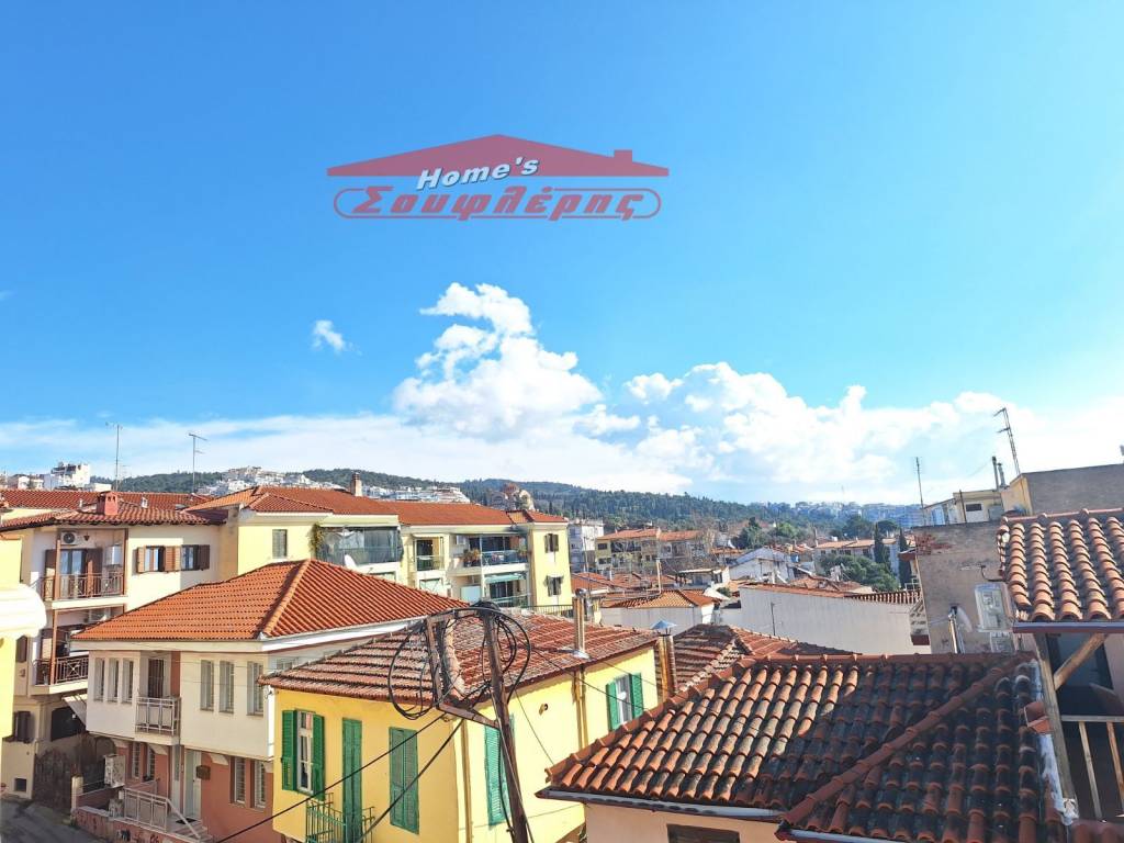 ΠΟΛΥ ΦΩΤΕΙΝΟ ΜΕ ΘΕΑ ΑΝΩ ΠΟΛΗ-ΔΑΣΟΣ