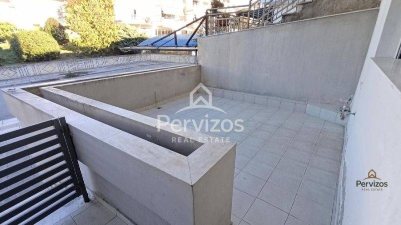 Μπαλκόνι,Ισόγειο