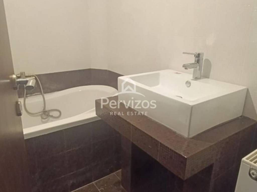 Μπάνιο,Ισόγειο