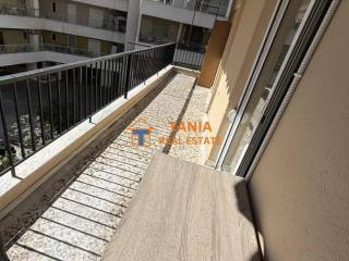 Μεγάλο μπαλκόνι με θέα θάλασσα