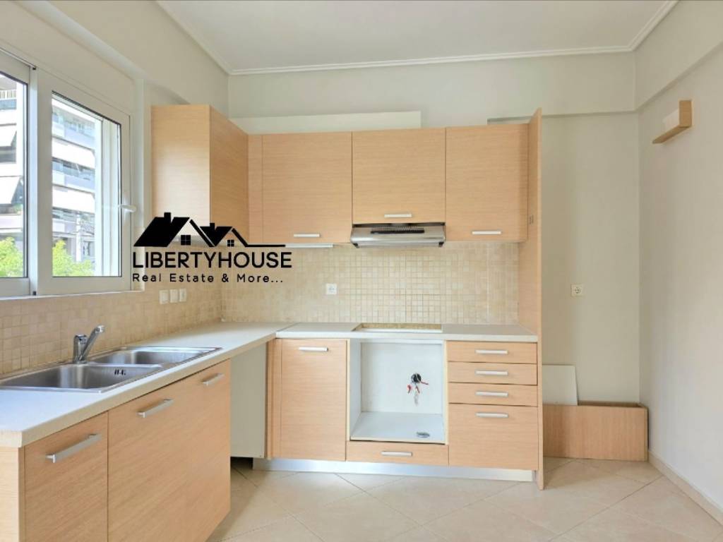 Με αποθηκευτικούς χώρους