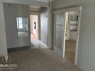 Forumland Real Estate, Χωλ