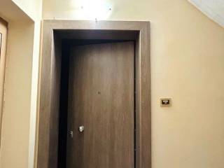 Forumland Real Estate, Θωρακισμένη πόρτα