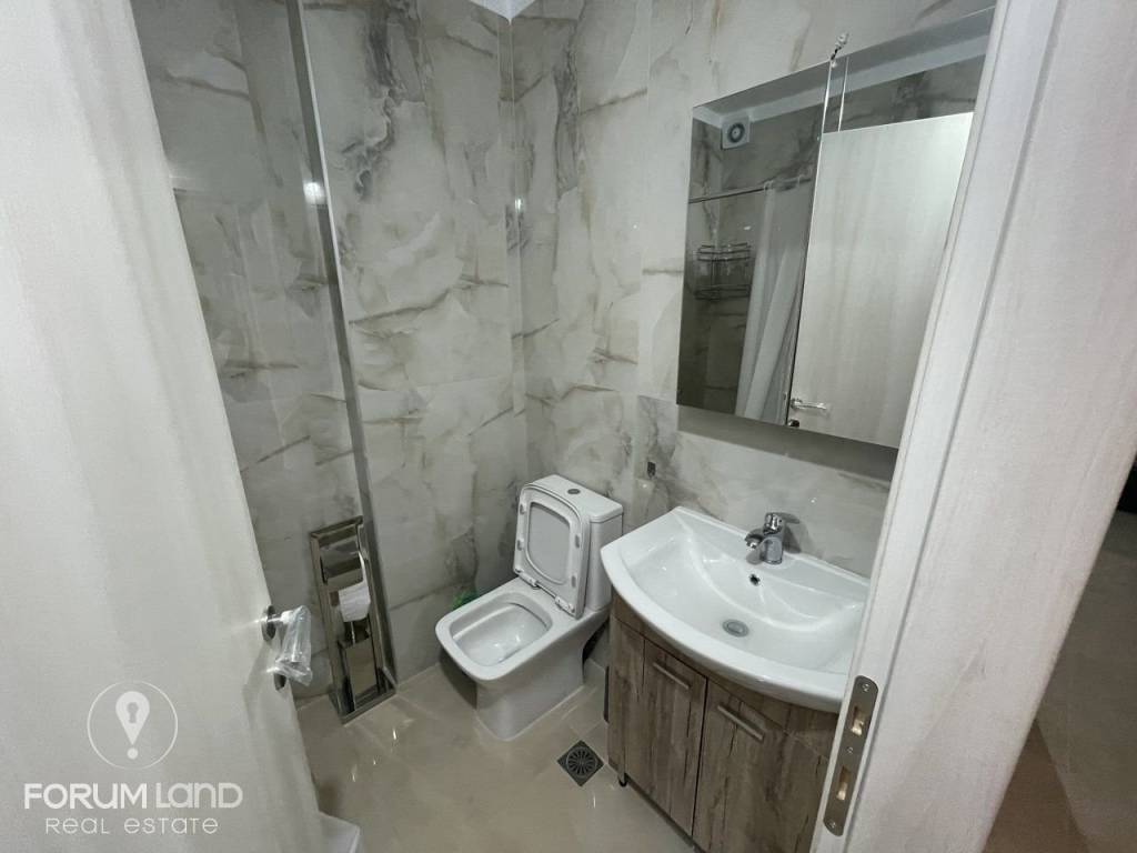 Forumland Real Estate, Μπάνιο