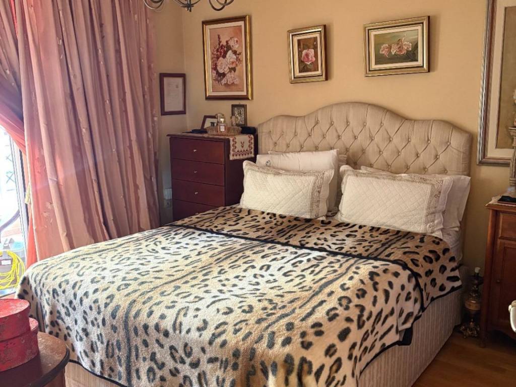 e kyria krebatokamara