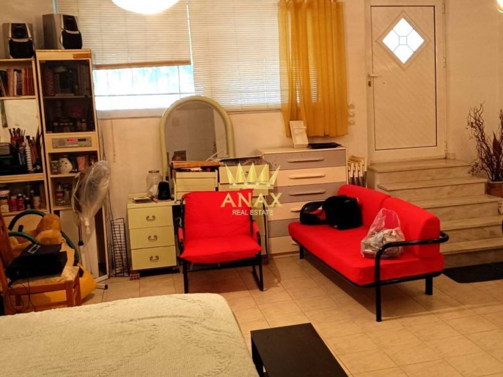 ΗΜΙ-ΥΠΟΓΕΙΟ