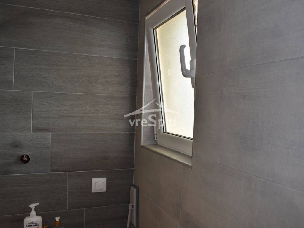 ΠΑΡΑΘΥΡΟ ΛΟΥΤΡΟΥ