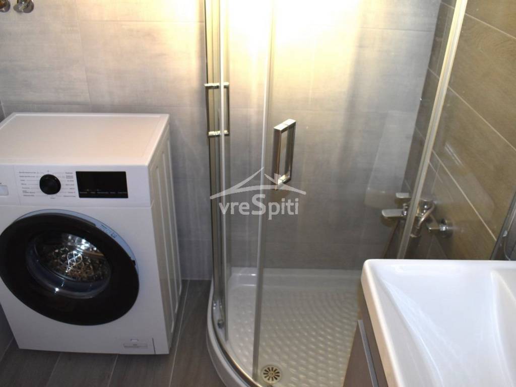 ΣΥΣΚΕΥΕΣ-ΚΑΜΠΙΝΑ ΛΟΥΤΡΟΥ