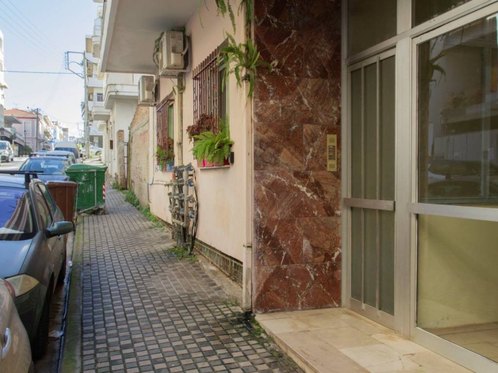 Είσοδος πολυκατοικίας