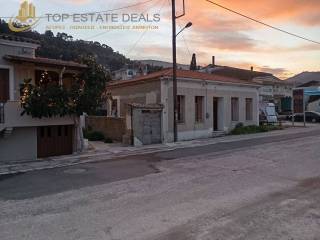 Parathalassia monokatoikia pano sten palaia ethnike odo