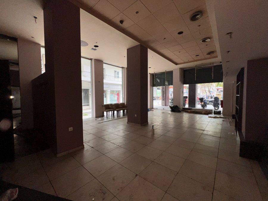 Γωνιακό κατάστημα 130τμ. Εσωτερικά.