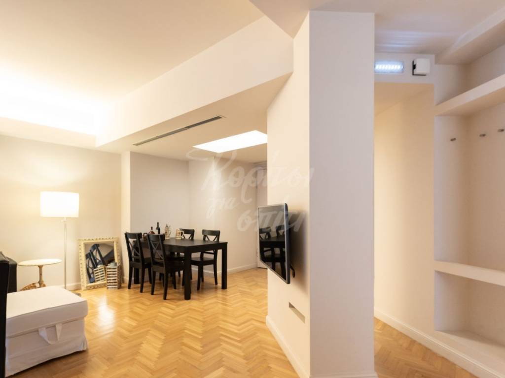 Eniaios choros salonioy–trapezarias me krypho photismo orophes.