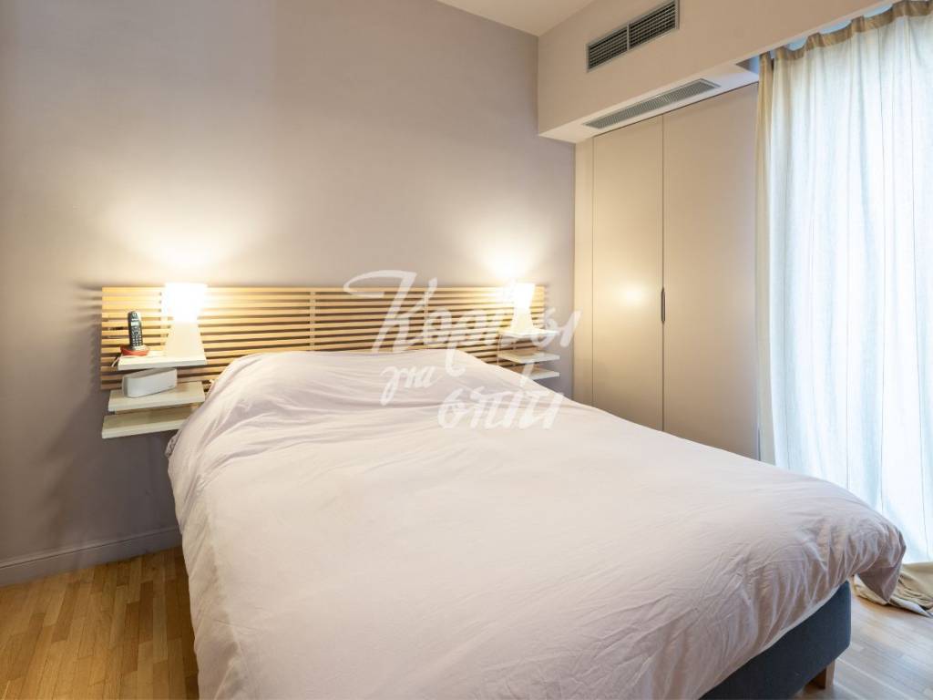 Ypnodomatio me entoichismenes ntoylapes.