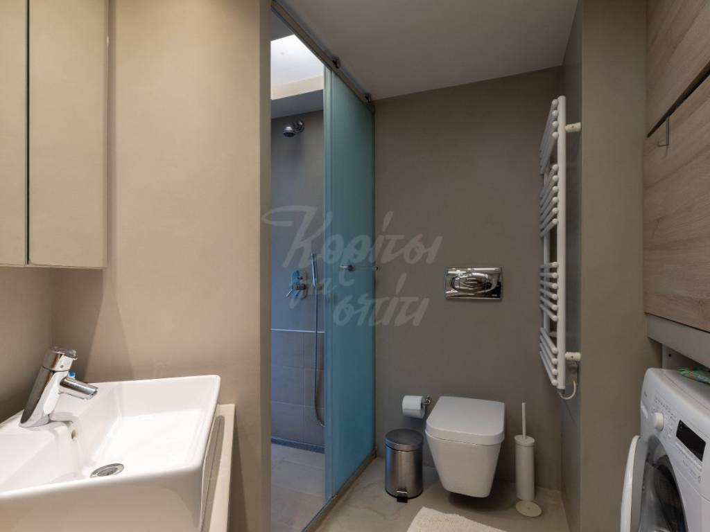 Kompso kai pleros anakainismeno mpanio.