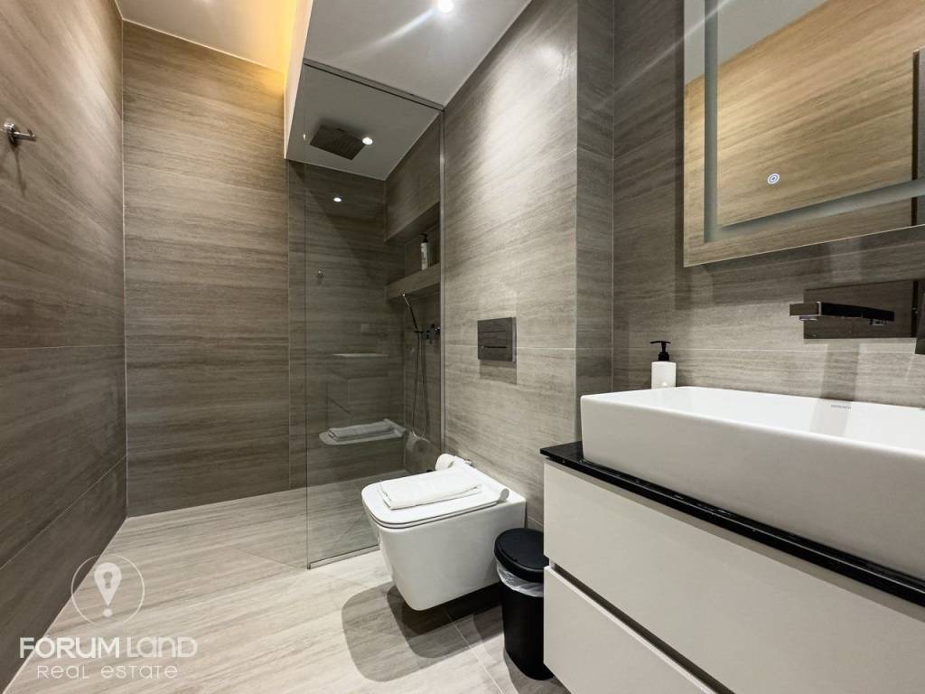 Forumland Real Estate, Μπάνιο