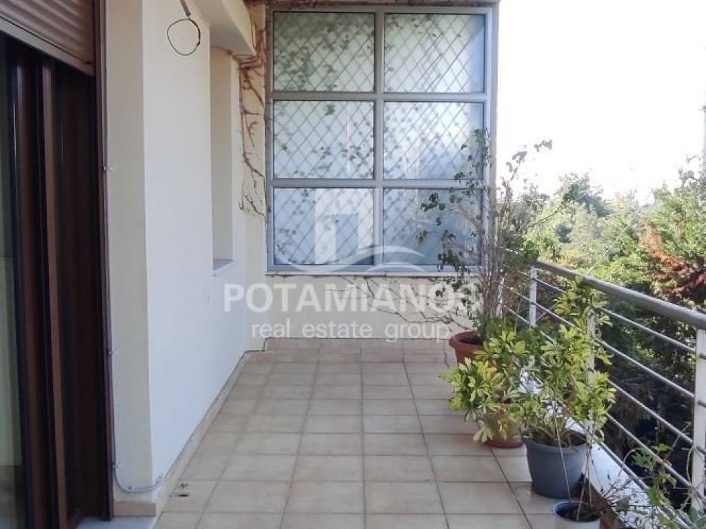 Σαλοκουζίνα,Μπαλκόνι