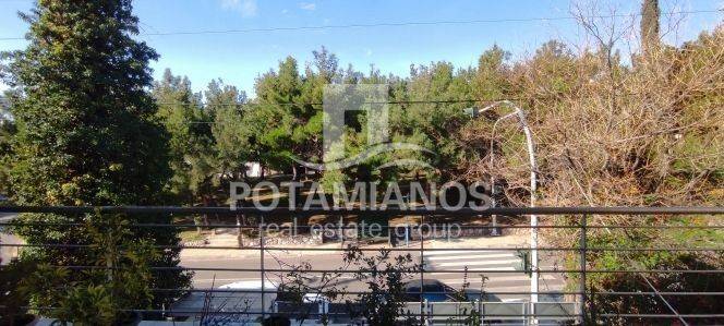 Θέα από μπαλκόνι,Σαλοκουζίνας