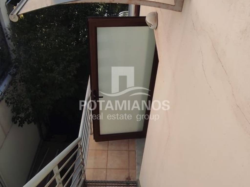 Εξωτερικός χώρος,Σκάλα προς Ταράτσα