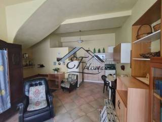 Ενιαίος χώρος υπνοδωμάτιο-κουζίνα-σαλόνι