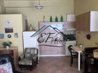 Ενιαίος χώρος υπνοδωμάτιο-κουζίνα-σαλόνι