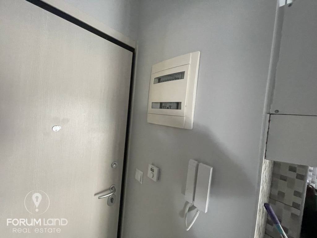 Forumland Real Estate, πόρτα ασφαλείας