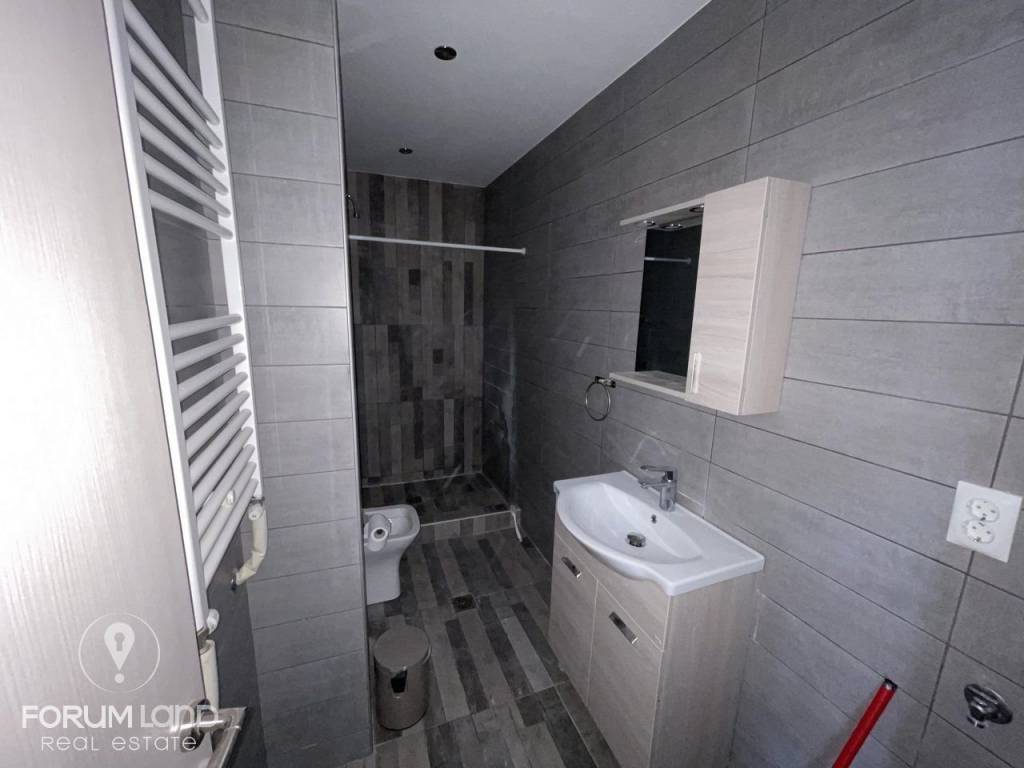 Forumland Real Estate, Μπάνιο