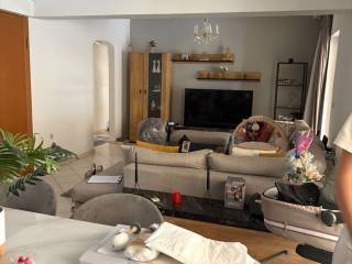 Αποψη του καθιστικού απο την τραπεζαρία