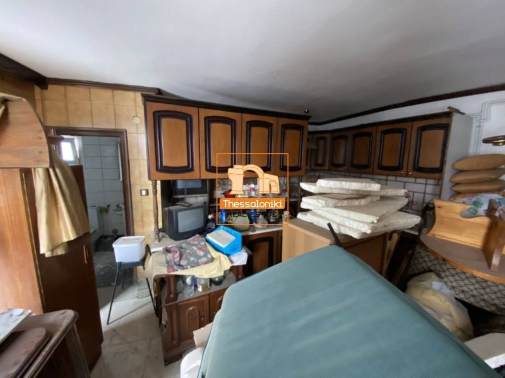 Ντεπώ, Στούντιο, 34 τ.μ.