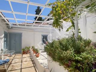 Top floor back entrance courtyard