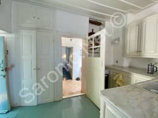 West garden, left door, from kitchen to top floor bathroom