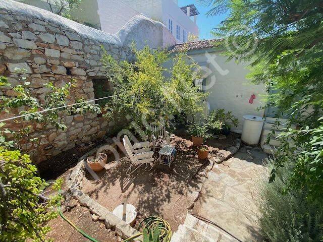 West garden from top of ruins lookinig towards house