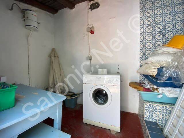 West garden shower/utility room