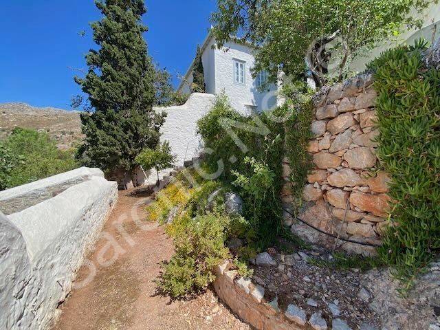 Path across lower terrace of top garden