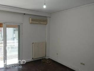 Forumland Real Estate, Σαλόνι