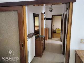 Forumland Real Estate, Διάδρομος