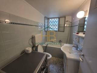 Μπάνιο,epiploeno-diamerisma-ano-kypseli-new-deal-house-broke