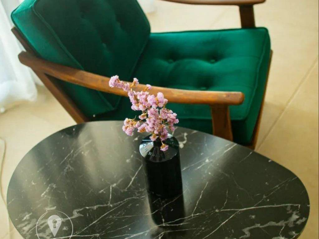 Forumland Real Estate, Τραπεζάκι