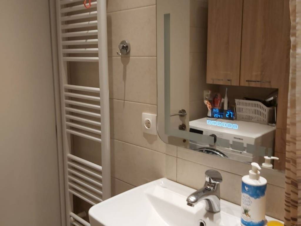 ANYPLACE MESITIKES YPERESIES