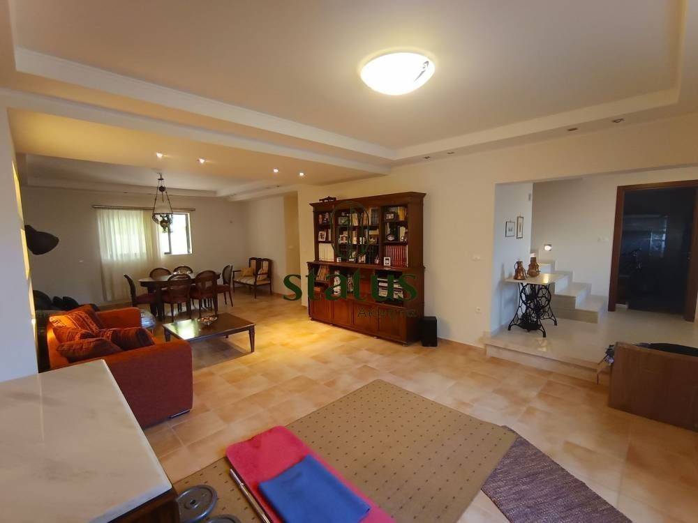 Σαλονοτραπεζαρία